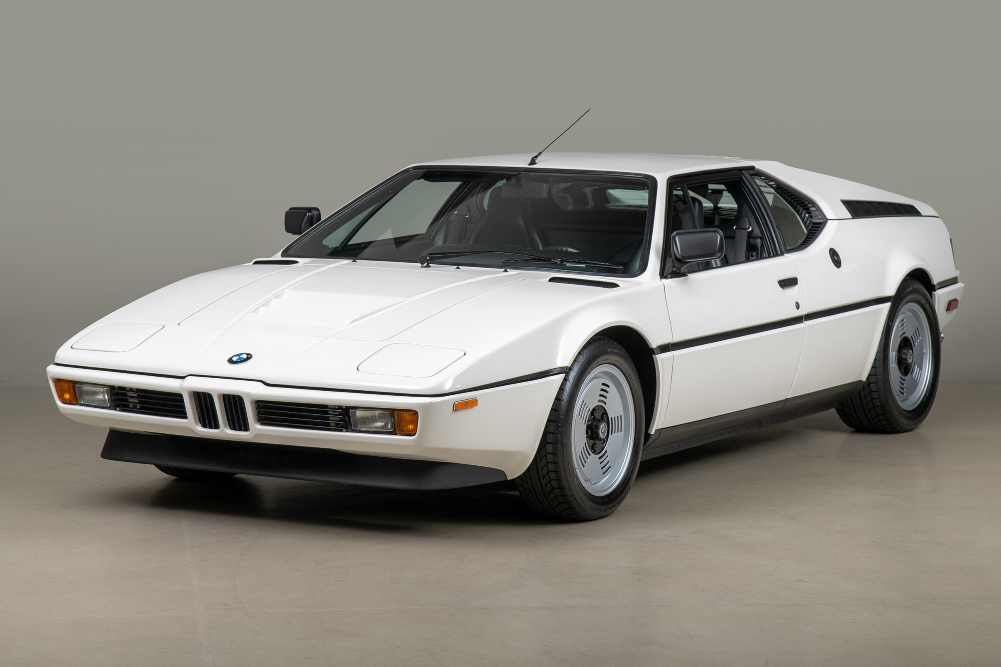 80 BMW M1 002